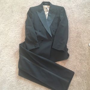 Burberry’s of London black tuxedo 100% wool